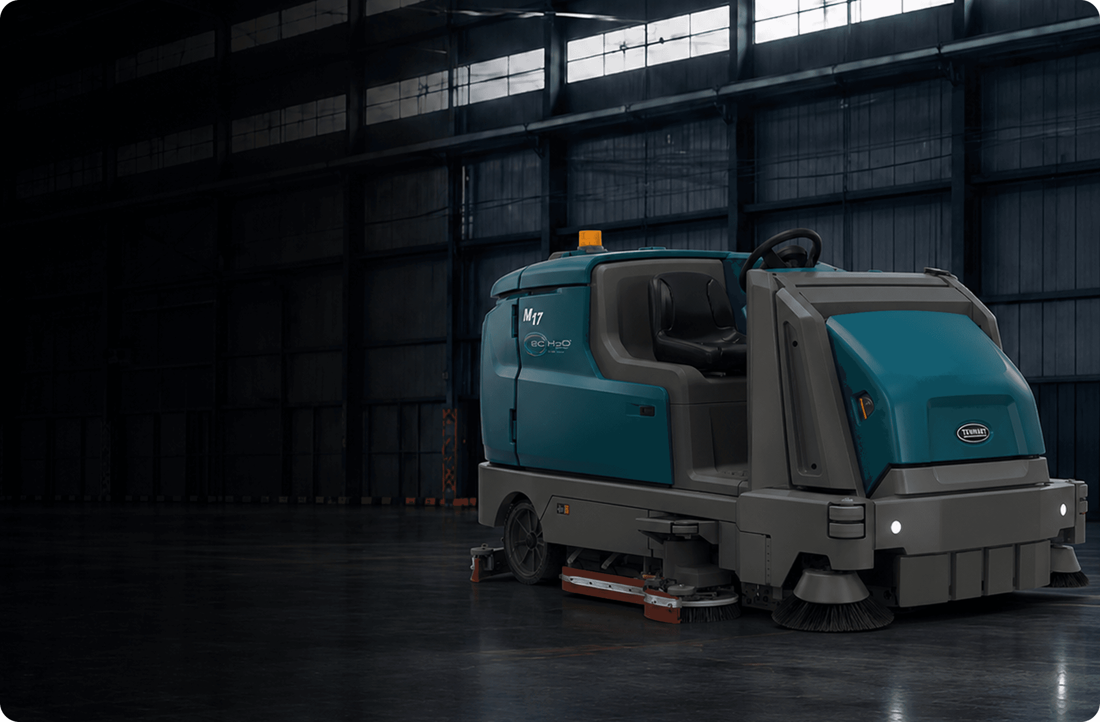 Barre-lavadora Tennant M17 en un depósito industrial
